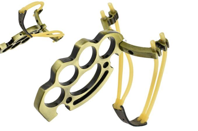 Lance pierre Poing Americain