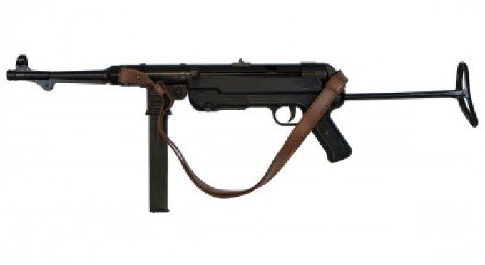 Réplique  du célèbre MP 40 Schmeisser   avec bretelle