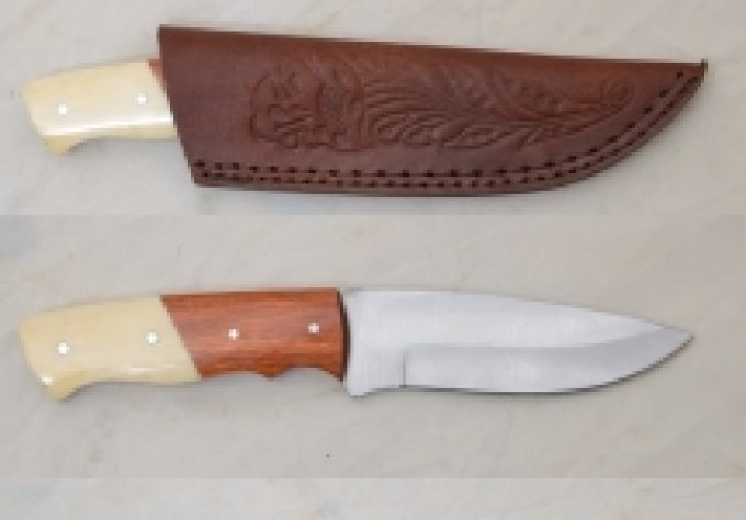 Couteau de chasse manche bois et pvc  avec Etui cuir